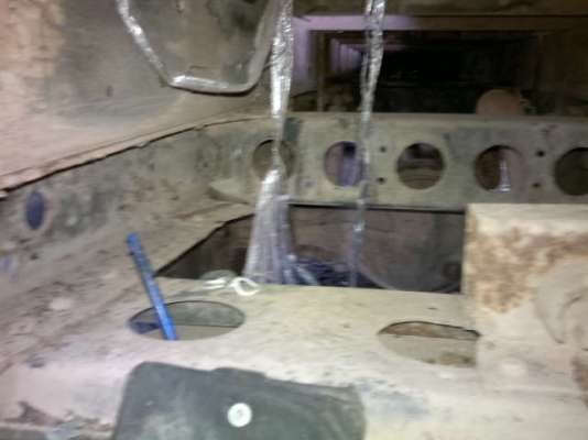 รถอิซูซุ 6 ล้อ รั่ว NKR 110 แรงม้า / 4 ล้อ NKR 88 แรงม้า  ( มีขาย 2 คัน )  สนใจติดต่อ 081 - 6079515