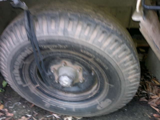 รถอิซูซุ 6 ล้อ รั่ว NKR 110 แรงม้า / 4 ล้อ NKR 88 แรงม้า  ( มีขาย 2 คัน )  สนใจติดต่อ 081 - 6079515