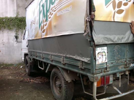 รถอิซูซุ 6 ล้อ รั่ว NKR 110 แรงม้า / 4 ล้อ NKR 88 แรงม้า  ( มีขาย 2 คัน )  สนใจติดต่อ 081 - 6079515