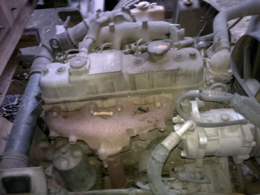 รถอิซูซุ 6 ล้อ รั่ว NKR 110 แรงม้า / 4 ล้อ NKR 88 แรงม้า  ( มีขาย 2 คัน )  สนใจติดต่อ 081 - 6079515