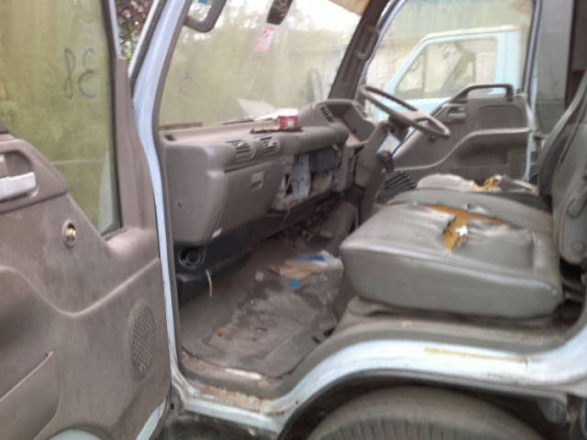 รถอิซูซุ 6 ล้อ รั่ว NKR 110 แรงม้า / 4 ล้อ NKR 88 แรงม้า  ( มีขาย 2 คัน )  สนใจติดต่อ 081 - 6079515