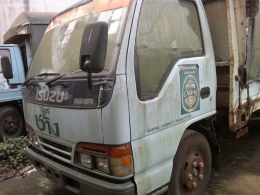 รถอิซูซุ 6 ล้อ รั่ว NKR 110 แรงม้า / 4 ล้อ NKR 88 แรงม้า  ( มีขาย 2 คัน )  สนใจติดต่อ 081 - 6079515