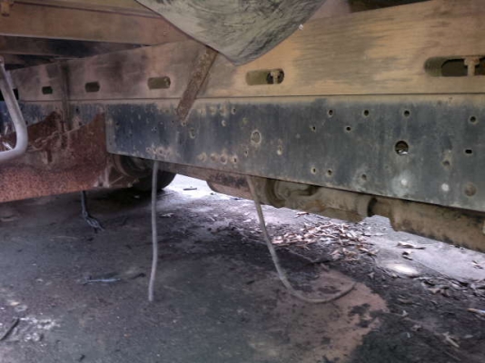 รถอิซูซุ 6 ล้อ รั่ว NKR 110 แรงม้า / 4 ล้อ NKR 88 แรงม้า  ( มีขาย 2 คัน )  สนใจติดต่อ 081 - 6079515