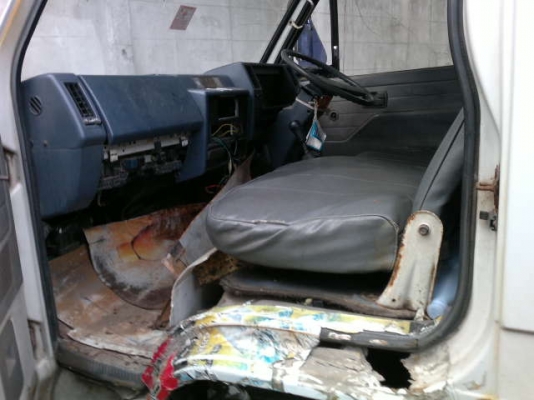 รถอิซูซุ 6 ล้อ รั่ว NKR 110 แรงม้า / 4 ล้อ NKR 88 แรงม้า  ( มีขาย 2 คัน )  สนใจติดต่อ 081 - 6079515