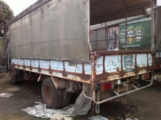 รถอิซูซุ 6 ล้อ รั่ว NKR 110 แรงม้า / 4 ล้อ NKR 88 แรงม้า  ( มีขาย 2 คัน )  สนใจติดต่อ 081 - 6079515