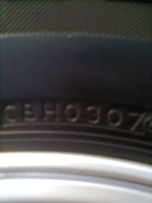 ขายยางพร้อมแม็ก TOYOTA 6 รู ขอบ 15 ยางบริสโตร์ 255/70R15 ยางปี 2007 สวยๆ 1 ชุด พร้อมน๊อต 24 ตัว ตอกยางเหลือ 80\% ใช้ได้อีกนาน