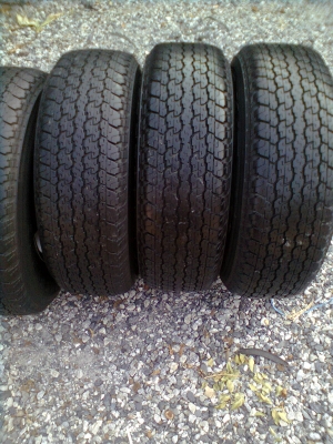 ขายยางพร้อมแม็ก TOYOTA 6 รู ขอบ 15 ยางบริสโตร์ 255/70R15 ยางปี 2007 สวยๆ 1 ชุด พร้อมน๊อต 24 ตัว ตอกยางเหลือ 80\% ใช้ได้อีกนาน