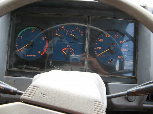 ขาย 6 ล้อ ฮีโน่ สิงห์ไฮเทค 195 แรง ตู้ 10 บานยาว7.30 ม. ปี 1995 สภาพเดิม ๆ สวยจัดกว่า 90\% เครื่องแน่น คัสซีสวยกิ๊ป ตู้สภาพดี สนใจชมรถก่อนได้ครับ