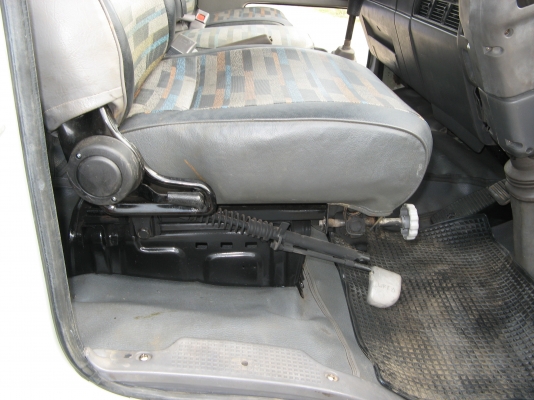 ขาย 6 ล้อ ฮีโน่ สิงห์ไฮเทค 195 แรง ตู้ 10 บานยาว7.30 ม. ปี 1995 สภาพเดิม ๆ สวยจัดกว่า 90\% เครื่องแน่น คัสซีสวยกิ๊ป ตู้สภาพดี สนใจชมรถก่อนได้ครับ