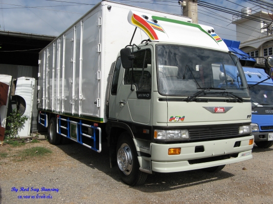 ขาย 6 ล้อ ฮีโน่ สิงห์ไฮเทค 195 แรง ตู้ 10 บานยาว7.30 ม. ปี 1995 สภาพเดิม ๆ สวยจัดกว่า 90\% เครื่องแน่น คัสซีสวยกิ๊ป ตู้สภาพดี สนใจชมรถก่อนได้ครับ