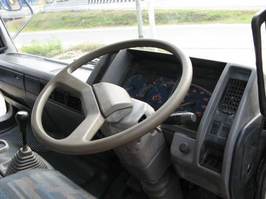 ขาย 6 ล้อ ฮีโน่ สิงห์ไฮเทค 195 แรง ตู้ 10 บานยาว7.30 ม. ปี 1995 สภาพเดิม ๆ สวยจัดกว่า 90\% เครื่องแน่น คัสซีสวยกิ๊ป ตู้สภาพดี สนใจชมรถก่อนได้ครับ