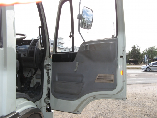 ขาย 6 ล้อ ฮีโน่ สิงห์ไฮเทค 195 แรง ตู้ 10 บานยาว7.30 ม. ปี 1995 สภาพเดิม ๆ สวยจัดกว่า 90\% เครื่องแน่น คัสซีสวยกิ๊ป ตู้สภาพดี สนใจชมรถก่อนได้ครับ