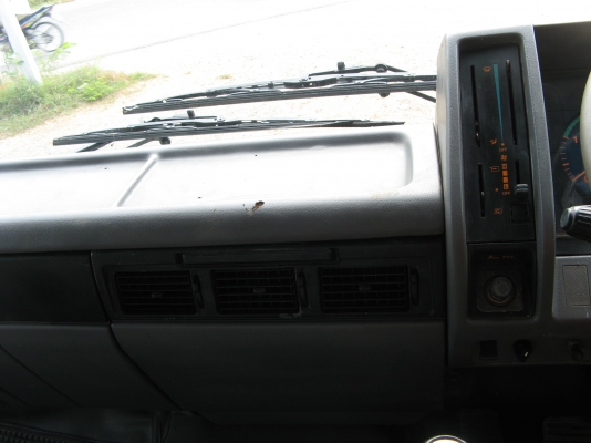 ขาย 6 ล้อ ฮีโน่ สิงห์ไฮเทค 195 แรง ตู้ 10 บานยาว7.30 ม. ปี 1995 สภาพเดิม ๆ สวยจัดกว่า 90\% เครื่องแน่น คัสซีสวยกิ๊ป ตู้สภาพดี สนใจชมรถก่อนได้ครับ