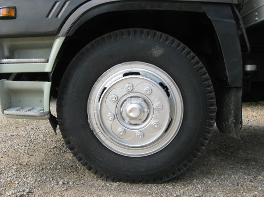 ขาย 6 ล้อ ฮีโน่ สิงห์ไฮเทค 195 แรง ตู้ 10 บานยาว7.30 ม. ปี 1995 สภาพเดิม ๆ สวยจัดกว่า 90\% เครื่องแน่น คัสซีสวยกิ๊ป ตู้สภาพดี สนใจชมรถก่อนได้ครับ