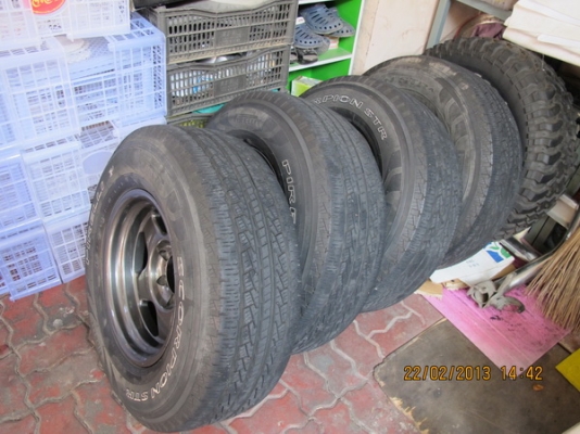 ขายล้อลายแบรดเลท์  พร้อมยาง  xxxxx  สวยๆ เชิญครับ