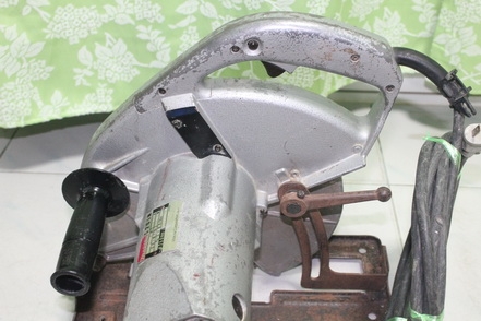 เลื่อยวงเดือน 10 นิ้วยี่ห้อ makita รุ่น 5201N อุปกรณ์พร้อมใช้งานครับ เลื่อยวงเดือน 10 นิ้วยี่ห้อ makita รุ่น 5201N อุปกรณ์พร้อมใช้งานครับ