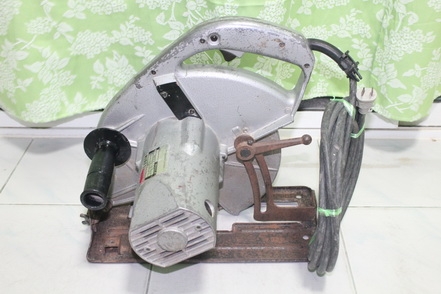 เลื่อยวงเดือน 10 นิ้วยี่ห้อ makita รุ่น 5201N อุปกรณ์พร้อมใช้งานครับ เลื่อยวงเดือน 10 นิ้วยี่ห้อ makita รุ่น 5201N อุปกรณ์พร้อมใช้งานครับ