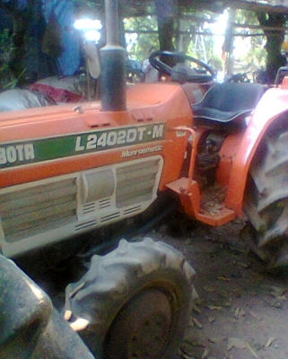 ขายรถไถคูโบต้า 24 แรง L-2402 DT-M 4WD เครื่องแน่นอุปกรณ์ ผาน5 จอบหมุน
