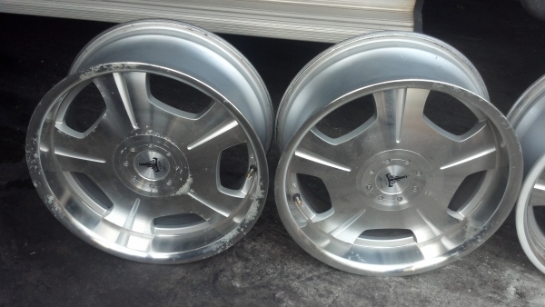 แม็ก 17 วีไอพี หน้าตื้นหลังลึก 4 รู 100กับ 114 แม็ก 17 วีไอพี หน้าตื้นหลังลึก 4 รู 100กับ 114