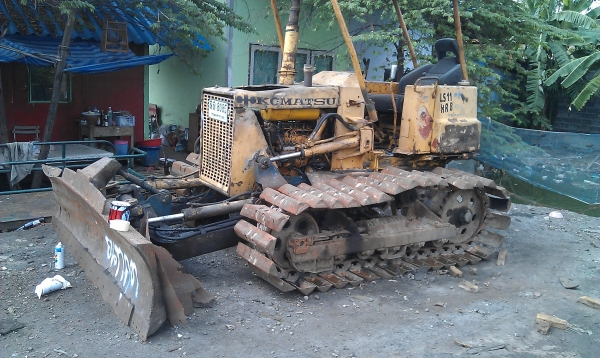 ขายรถขุดPC200-3พร้อมD2-6 ขายเหมาๆรีบๆหน่อย