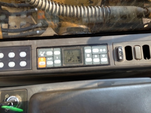 ขายรถแบคโฮ CAT 312 C รถนอกนำเข้าสภาพสวย มี VDO ครับ ทำงาน 5000 กว่าชั่วโมง เอกสารพร้อม สนใจติดต่อ 081-2990958