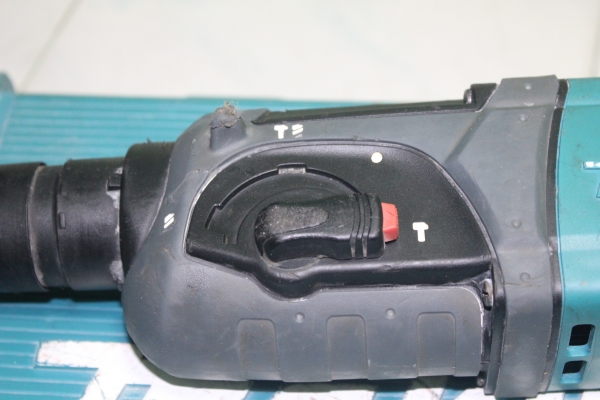 สว่านเจาะกระแทกระบบโรตารี่ Makita HR 2470 F สภาพดีพร้อมใช้ครับ สว่านเจาะกระแทกระบบโรตารี่ Makita HR 2470 F สภาพดีพร้อมใช้ครับ