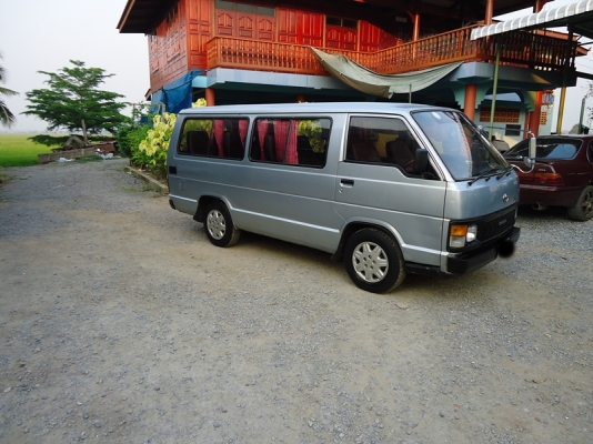 .ขายครับ รถตู้ Toyota  เครื่อง 2L  เอกสารพร้อมโอน