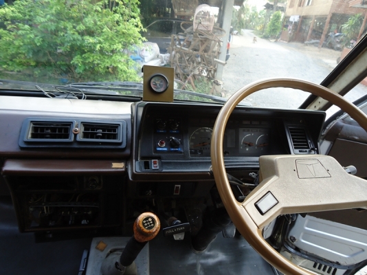 .ขายครับ รถตู้ Toyota  เครื่อง 2L  เอกสารพร้อมโอน