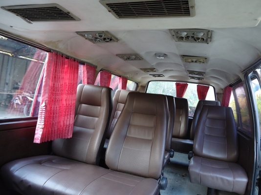 .ขายครับ รถตู้ Toyota  เครื่อง 2L  เอกสารพร้อมโอน