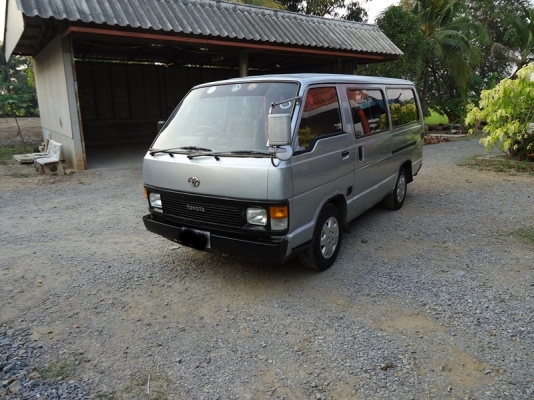 .ขายครับ รถตู้ Toyota  เครื่อง 2L  เอกสารพร้อมโอน