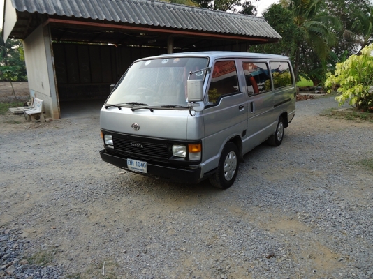 .ขายครับ รถตู้ Toyota  เครื่อง 2L  เอกสารพร้อมโอน