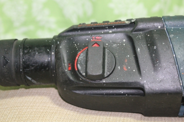 สว่านเจาะกระแทกระบบโรตารี่ bosch รุ่น2-26E รุ่นใหญ่พร้อมใช้เลยครับ