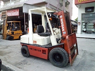 ขายรถยกนิสสัน 2.5 ตัน เครื่องเบนซิน กระบอกคู่ เสาสูง 2.8 เมตร พวงมาลัยเพาเว่อร์ สีเดิมจากนอก นำเข้าจากญี่ปุ่น ใช้งานได้ทันที ขายรถยกนิสสัน 2.5 ตัน เครื่องเบนซิน กระบอกคู่ เสาสูง 2.8 เมตร พวงมาลัยเพาเว่อร์ สีเดิมจากนอก นำเข้าจากญี่ปุ่น ใช้งานได้ทันที