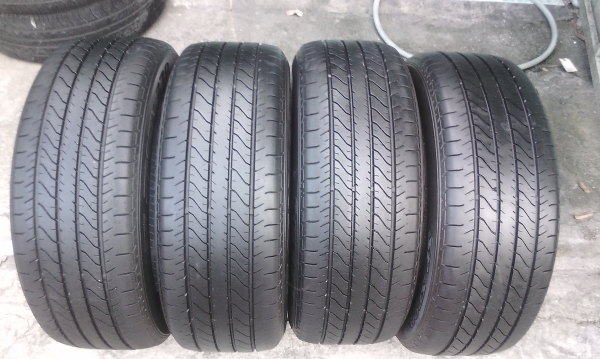 ขายยาง Dunlop  215/55/17 ปี 12