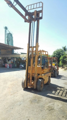 Sell> KOMATSU FG 25 เบนซิน ติดแก๊ส ยก 2.5 ตัน. สูง 4 เมตร. สภาพดี เครื่องติดง่าย พร้อมใช้งาน.