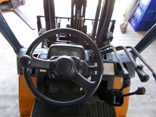 ขายโฟล์คลิฟท์ TOYOTA รุ่น7 2.5ตัน