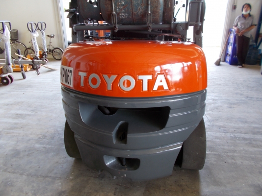 ขายโฟล์คลิฟท์ TOYOTA รุ่น 6 2.5ตัน