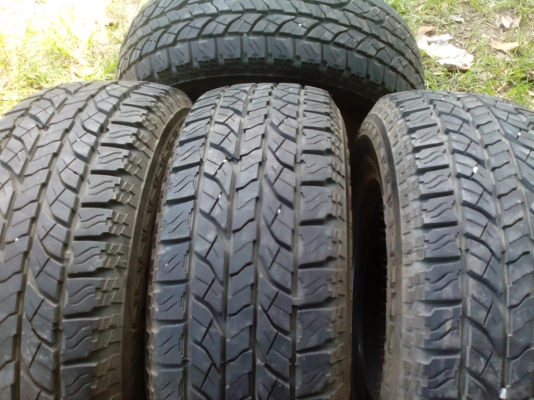 ขายยาง yokohama a/t ขนาด265/70/16 ปี13สวยๆครับ
