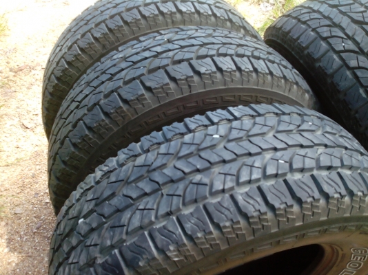 ขายยาง yokohama a/t ขนาด265/70/16 ปี13สวยๆครับ