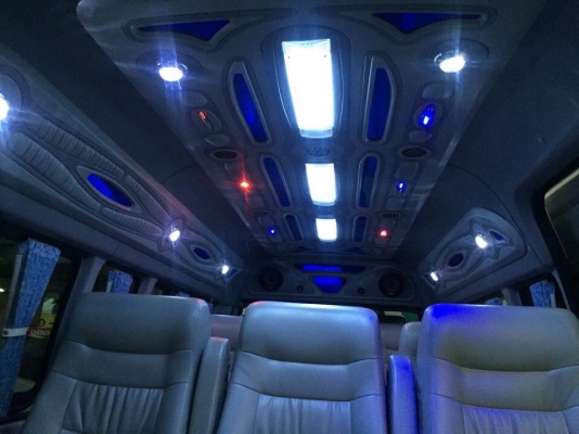 โทร0877758887นางเบสท์รถตู้ท่าพระขายรถตู้ปี11แต่งวีไอพีเบาะสามแถว