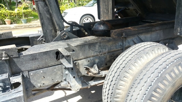 รถบรรทุก 6 ล้อ ดัมพ์ ISUZU NPR  135 แรงม้า   พวงมาลัยพาวเว่อร์ กระบะยาว 4.10 เมตร