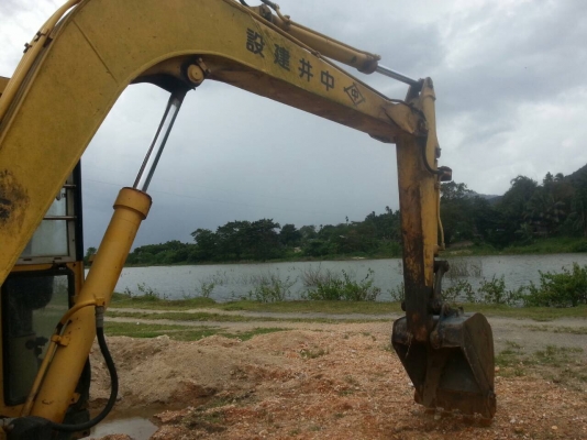 ต้องการขายรถแบคโฮ KOMATSU 60-3 ต้องการขายรถแบคโฮ KOMATSU 60-3