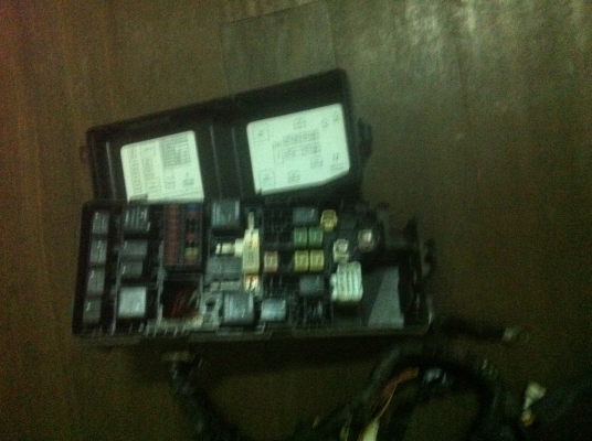 ชุดสายไฟในหัองเครื่องพร้อมกล่องฟิวครบชุดดีแมกช์2500คอมครับ