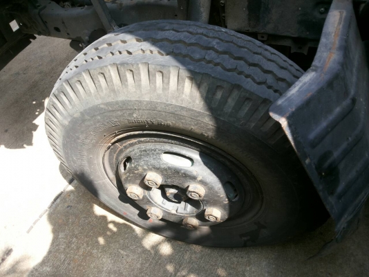 รถบรรทุก ISUZU  6 ล้อ เครื่อง 115 แรง ปี 33 แปลงลงเกียร์สั้นแล้ว ยาว 4 เมตรตู้เปิด 8 บาน ราคา 255,000 บ. รถอยู่สระบุรี