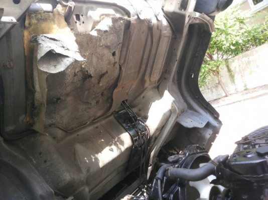 รถบรรทุก ISUZU  6 ล้อ เครื่อง 115 แรง ปี 33 แปลงลงเกียร์สั้นแล้ว ยาว 4 เมตรตู้เปิด 8 บาน ราคา 255,000 บ. รถอยู่สระบุรี