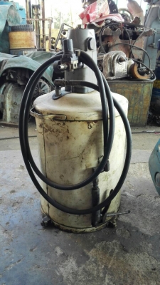 Sell>> ถังอัดจารบี #&lrm;ARO Made in USA. ใช้กับปั้มลมทั่วไป แรงดันไม่เกิน 150 psi // 10 bar. สภาพสวยพร้อมใช้งาน!!