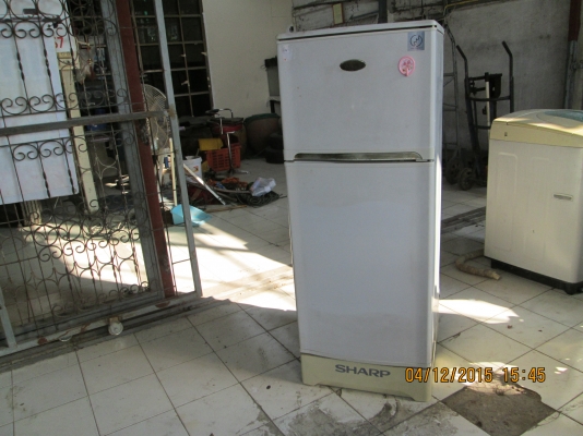 ตู้เย็น  จากคอนโด  สภาพพร้อมใช้  ราคาถูกๆ  สนใจโทรเลยครับ