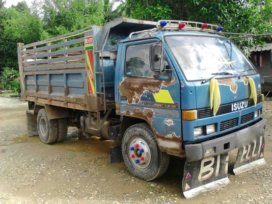 รถอีซูซู 6 ล้อดั้ม NPR เปลื่ยนเครื่อง 120 แรงม้า. ปี 47    สนใจติดต่อ  081 - 6079515