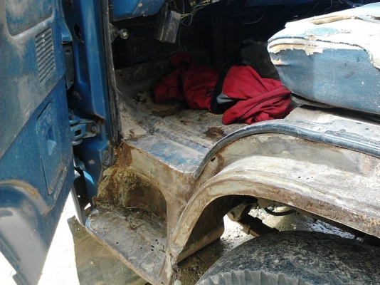 รถอีซูซู 6 ล้อดั้ม NPR เปลื่ยนเครื่อง 120 แรงม้า. ปี 47    สนใจติดต่อ  081 - 6079515