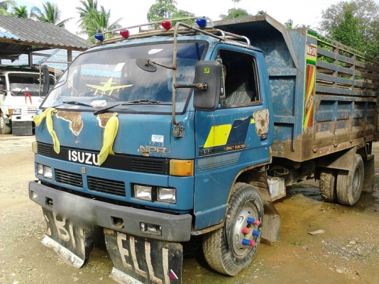 รถอีซูซู 6 ล้อดั้ม NPR เปลื่ยนเครื่อง 120 แรงม้า. ปี 47    สนใจติดต่อ  081 - 6079515